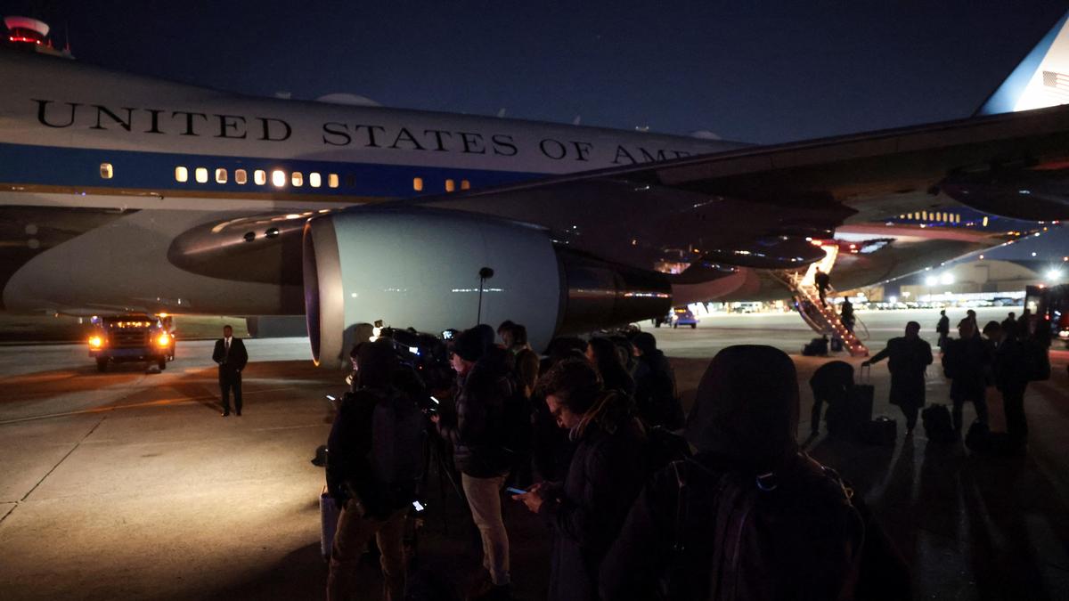 Trump’s Air Force One returns to U.S. base due to ‘minor electrical issue’
