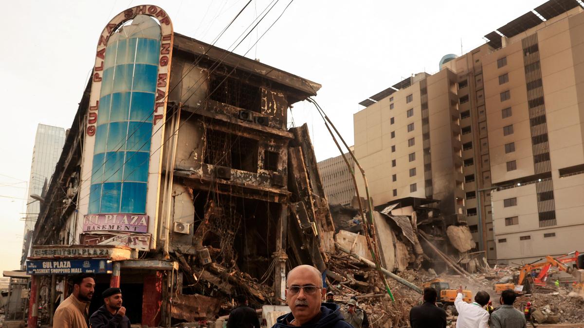 Karachi shopping mall fire: Death toll rises to 72