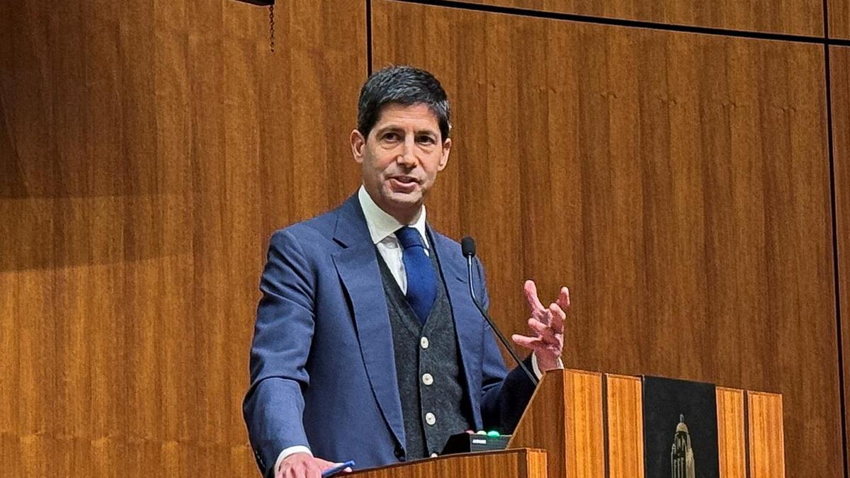 Trump names former Federal Reserve Governor Warsh as the next Fed chair, replacing Powell