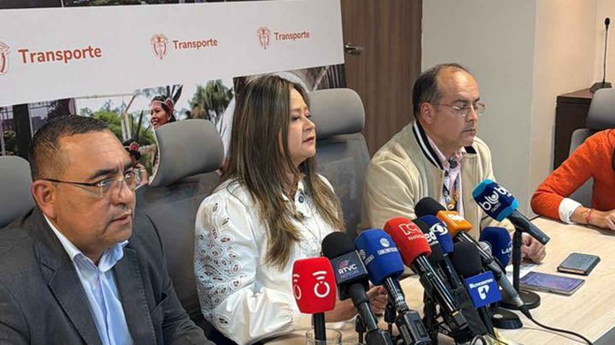 Small plane crashes in rural area of Colombia, killing 15 people including congressman