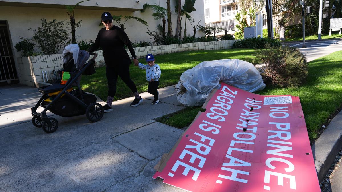 Iran protest Live: U.S. officials, Vance urge Trump to try diplomacy before strikes on Iran