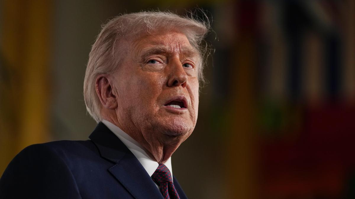 Trump threatens tariffs on any country selling oil to Cuba, a move that puts pressure on Mexico