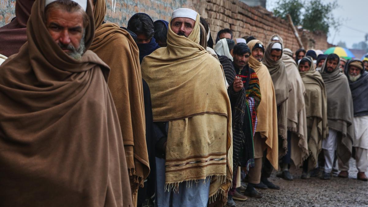Tens of thousands flee northwest Pakistan over fears of military operation