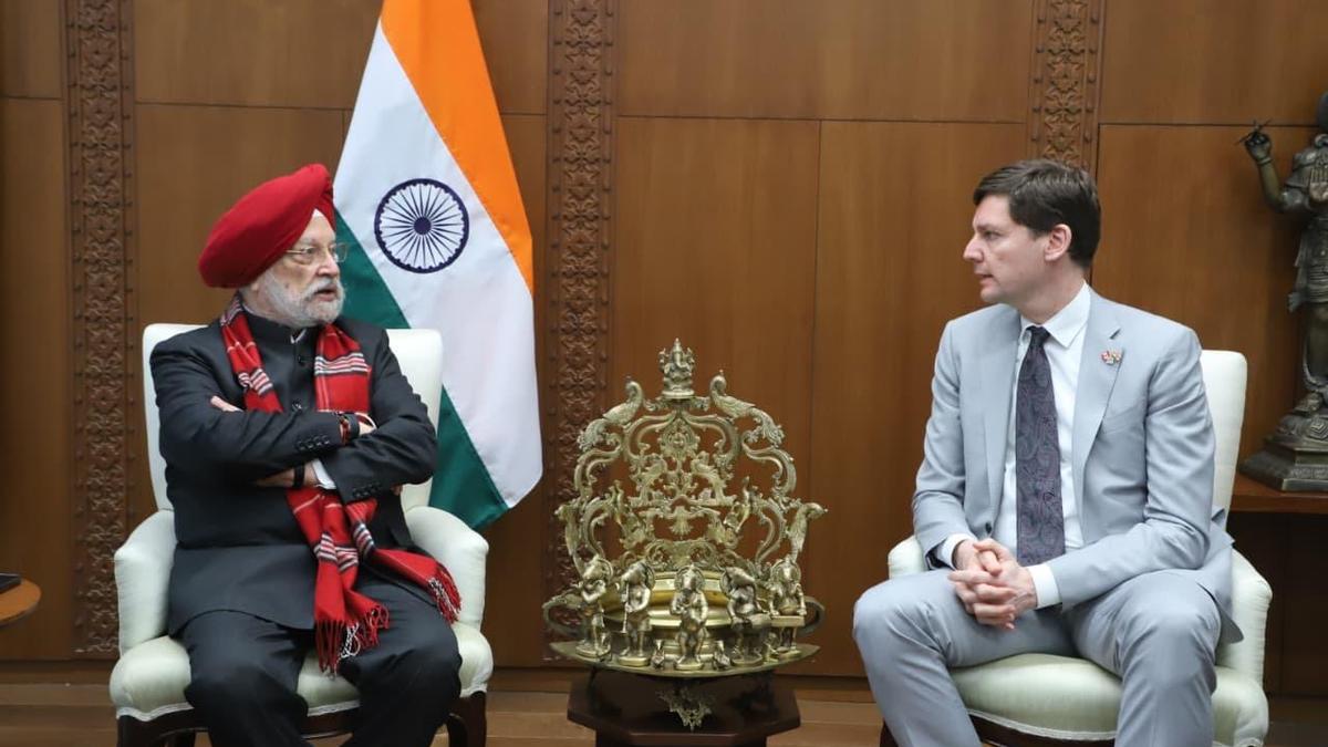 Hardeep Puri meets British Columbia Premier, discusses LNG prospects, LPG imports, cooperation in green hydrogen