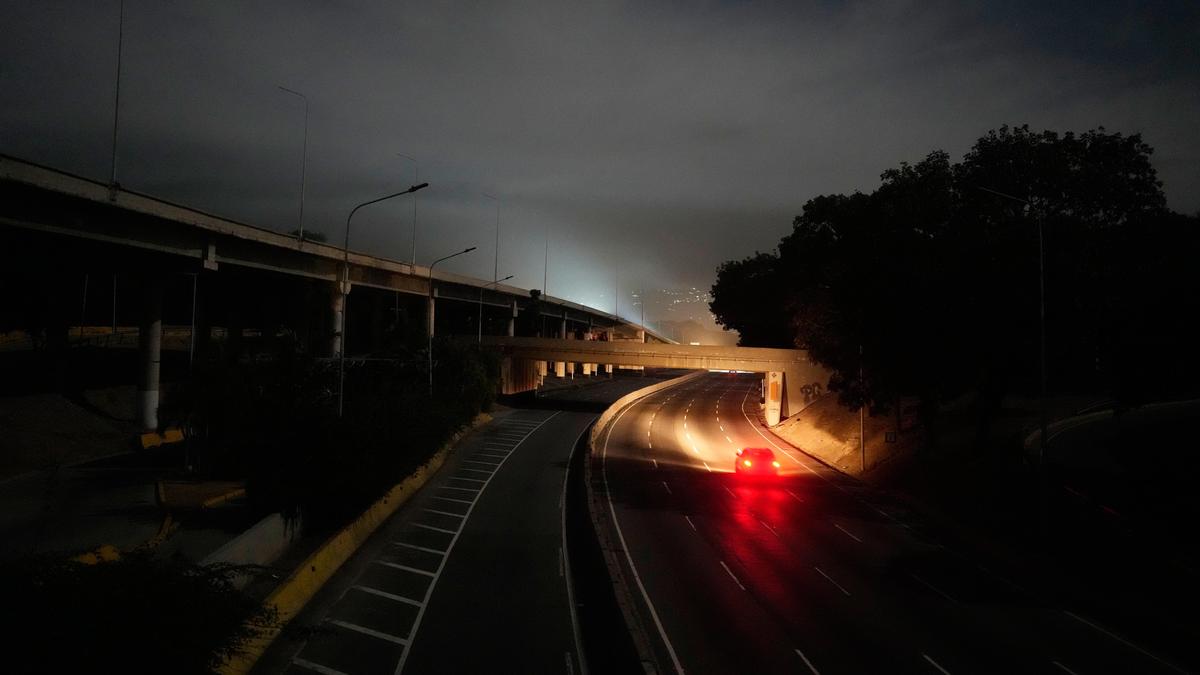 Venezuela explosions LIVE updates: Venezuela President Maduro declares state of emergency