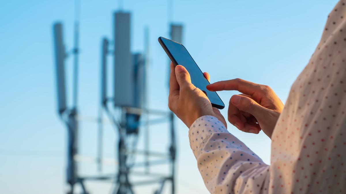 Centre proposes smartphone makers to give source code in security overhaul