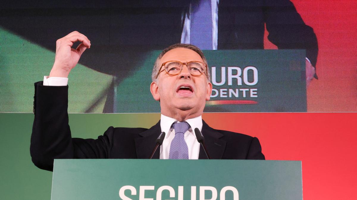 Portugal chooses between moderate, populist in runoff presidential election