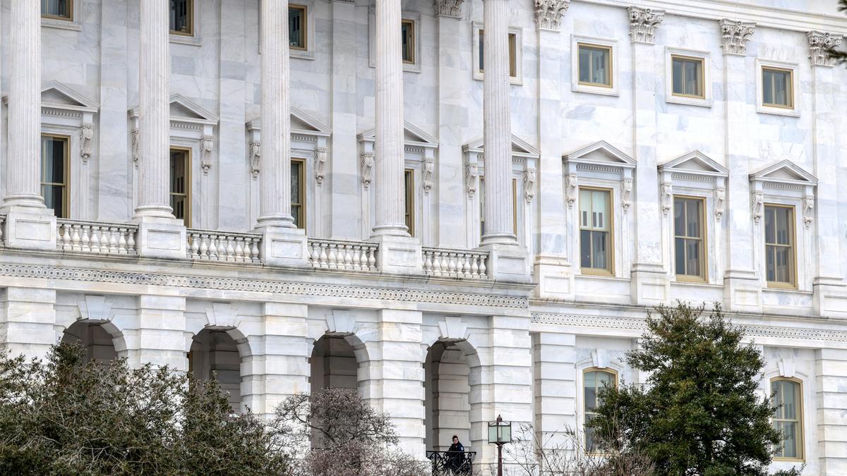 Man arrested after running toward U.S. Capitol with loaded shotgun, say police