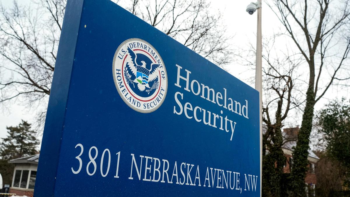 U.S. DHS to pause two key travel programmes amid shutdown, report says