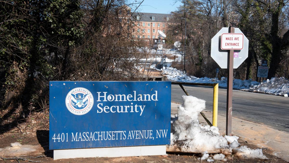 Budget impasse shuts down U.S. Department of Homeland Security