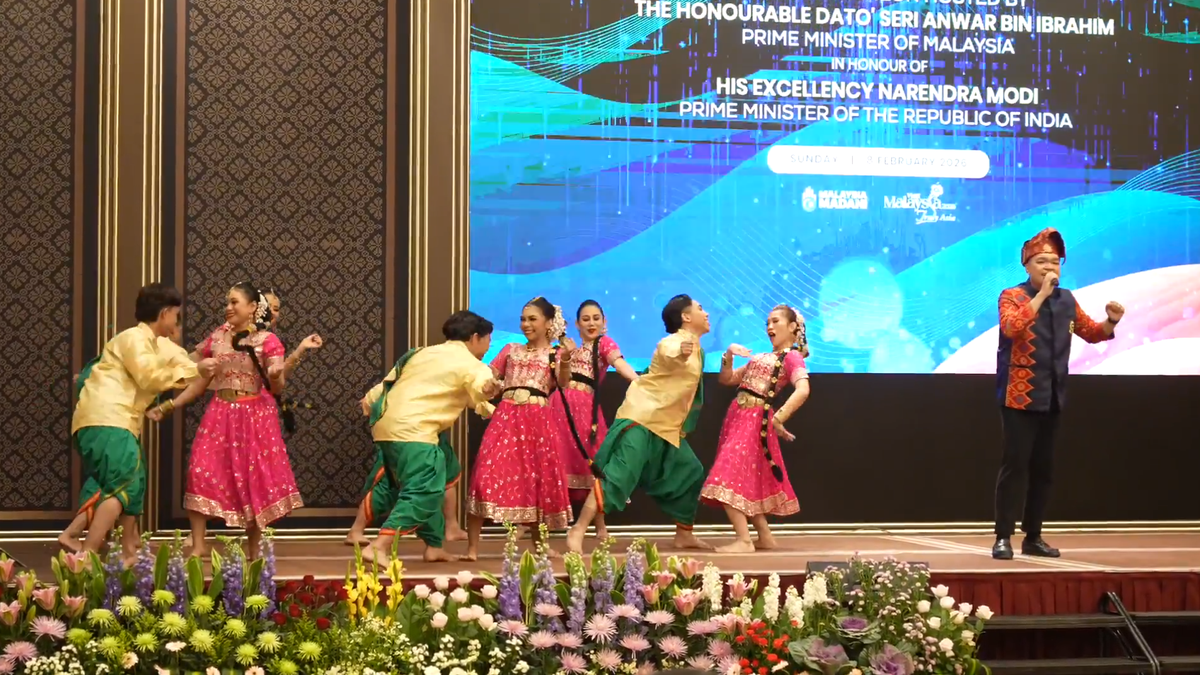 PM Modi in Malaysia: PM Anwar Ibrahim, like several of us in India, is a ‘big fan’ of MGR says PM.