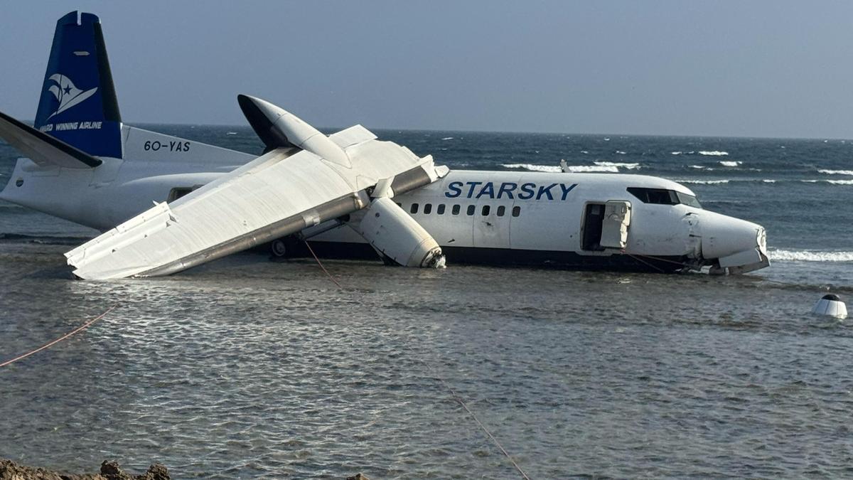 Somalia flight veers off runway during emergency landing at Mogadishu airport