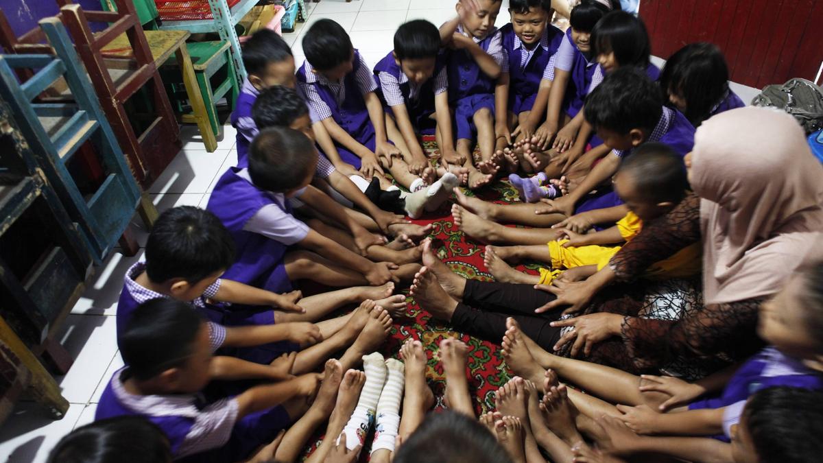 Indonesia starts implementing social media restrictions for children under 16