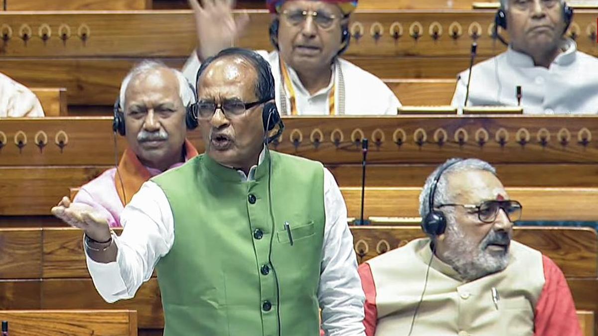 Expedite work on farmer IDs, ensure supply of fertilisers: Agriculture Minister to officials