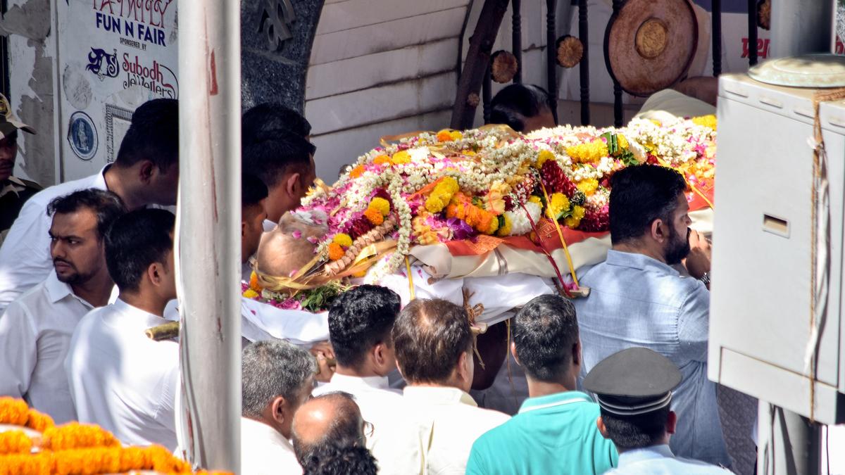 Last rites of industrialist Vijaypat Singhania performed in Mumbai