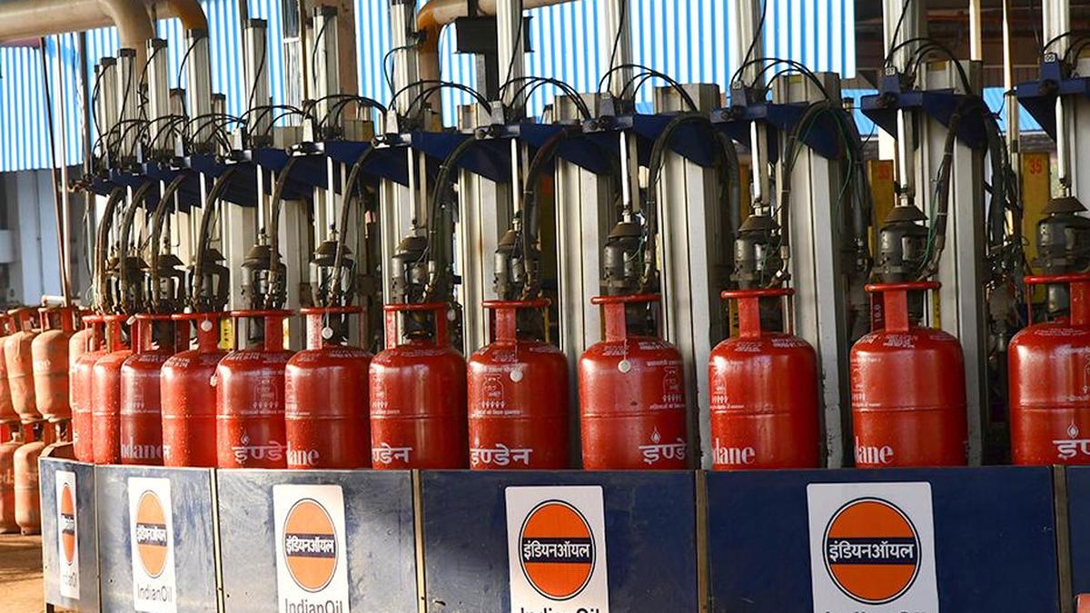 Centre directs refiners to maximise LPG production