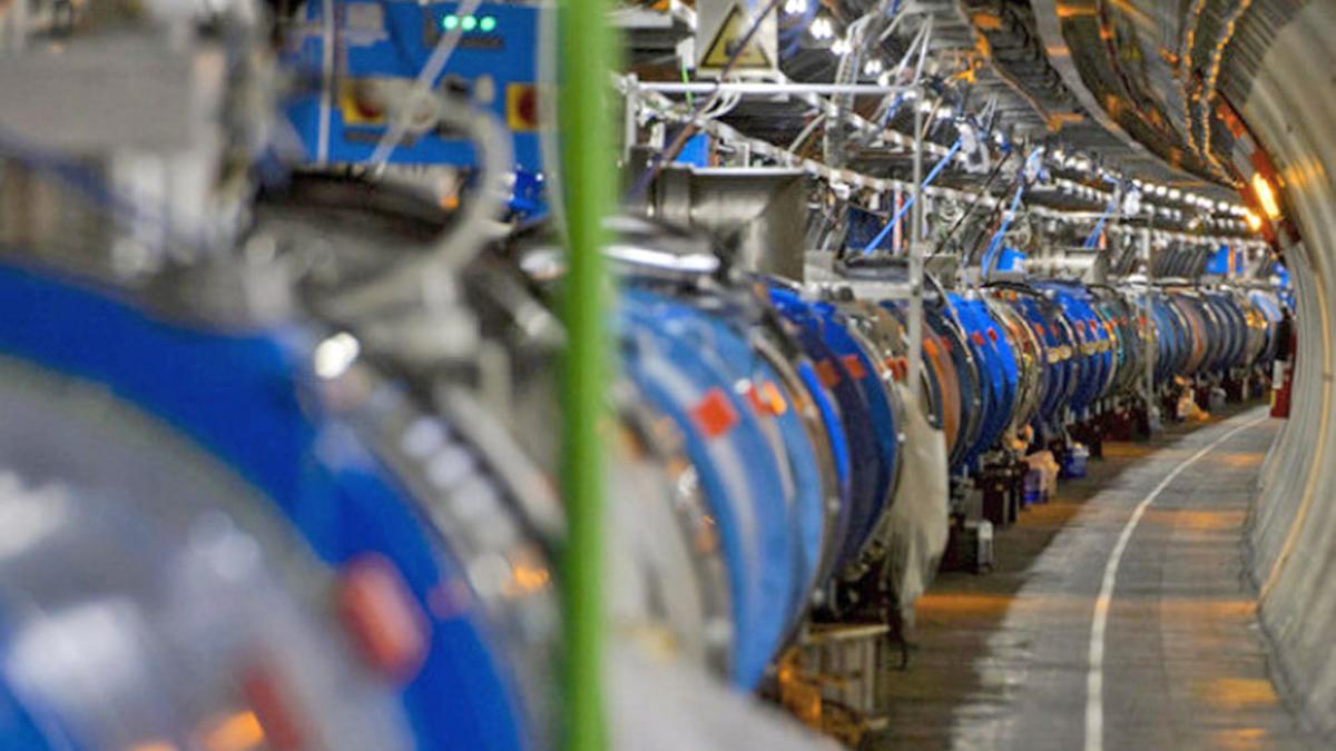 Large Hadron Collider discovers a new particle