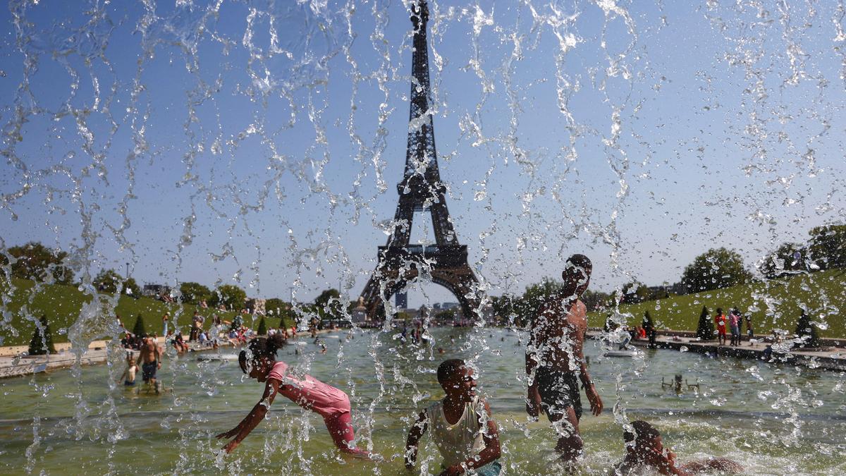 France eyes ban on social media for under-15s