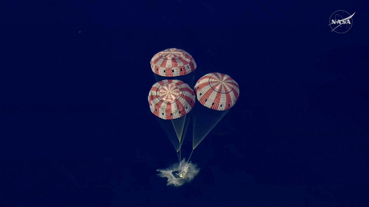 Artemis astronauts splash down into Pacific Ocean