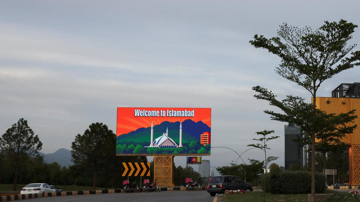 Uncertainty clouds Iran talks as ceasefire deadline nears