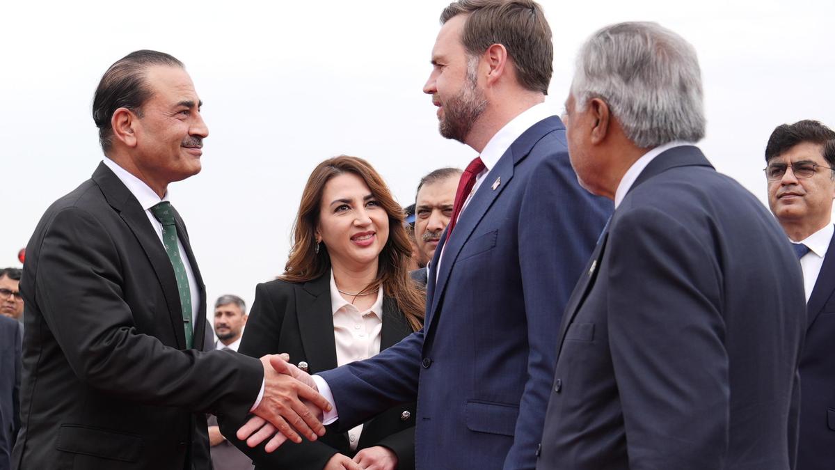 Pakistan Minister, U.S. envoy discuss efforts for 2nd round of U.S.-Iran talks