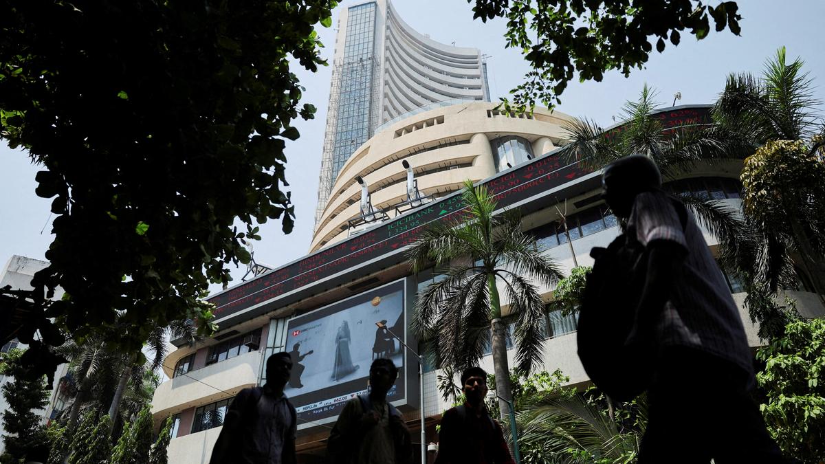 Stock markets end marginally higher on buying in IT counters