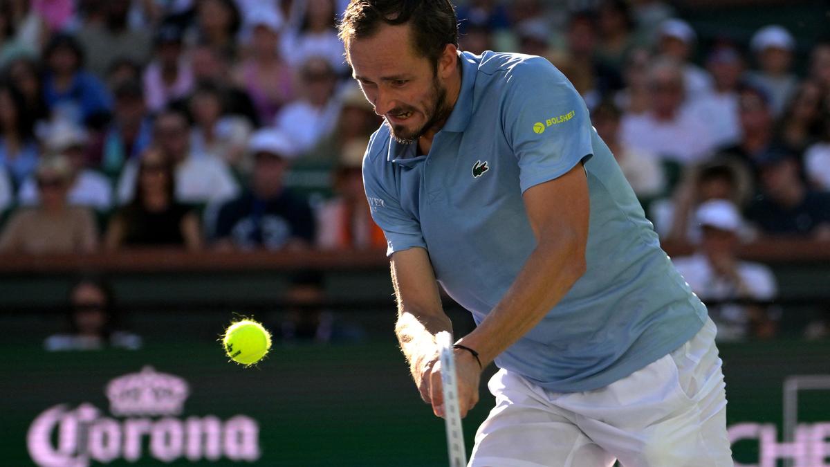 Medvedev hands Alcaraz his first loss of the year, heads to Indian Wells final against Sinner
