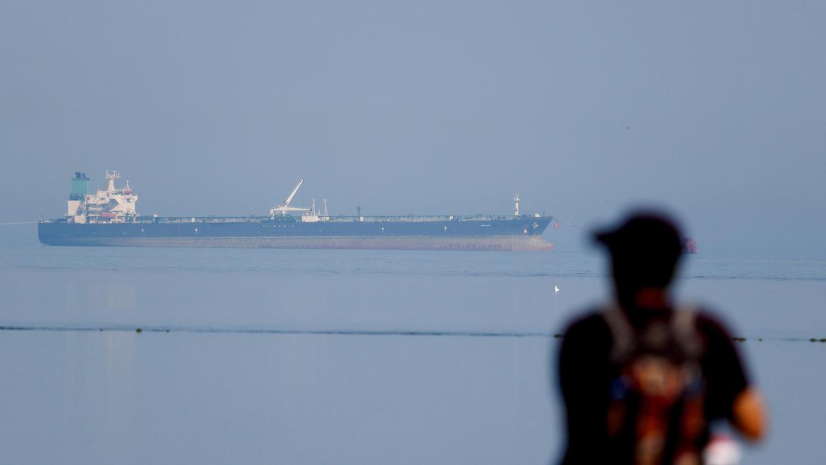 Russia’s share in Indian oil imports jumped in March, but discount turned into a premium