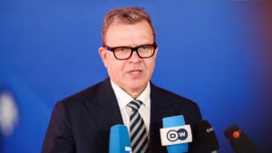 Helsinki Airport resumes flights after drone alert pause