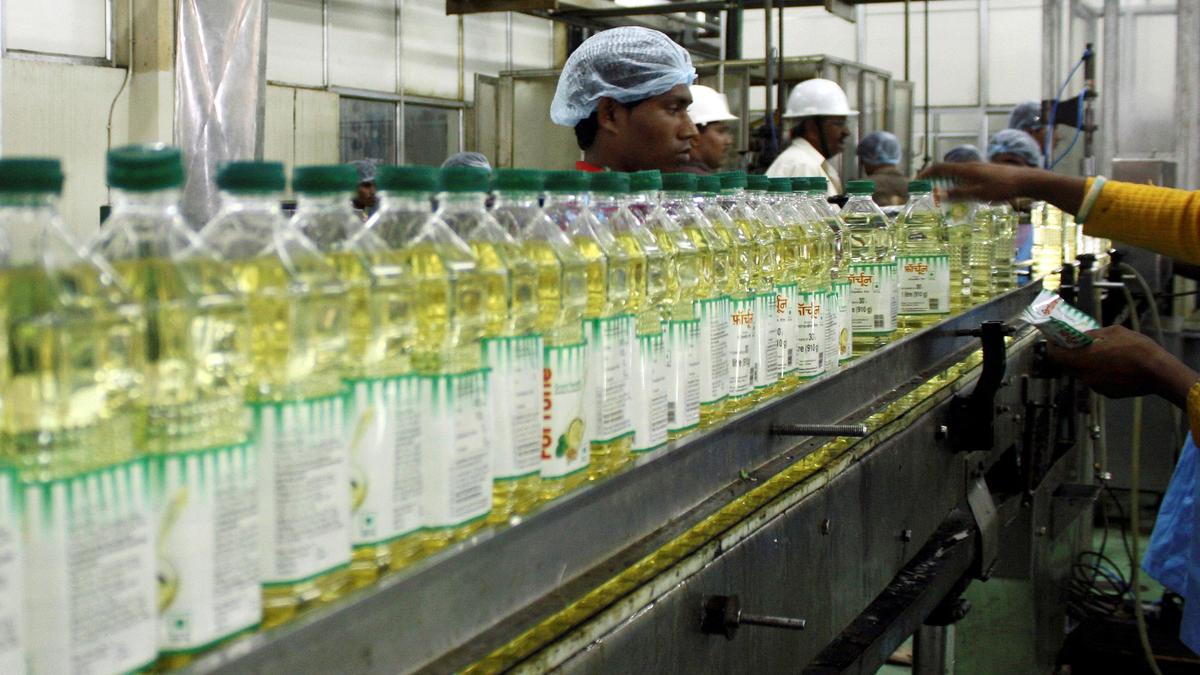 Edible oil imports rise 3% in FY26 amid surge in Nepal duty-free shipments: SEA