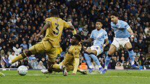 Premier League title race: Manchester City keeps pressure on Arsenal with win over Crystal Palace