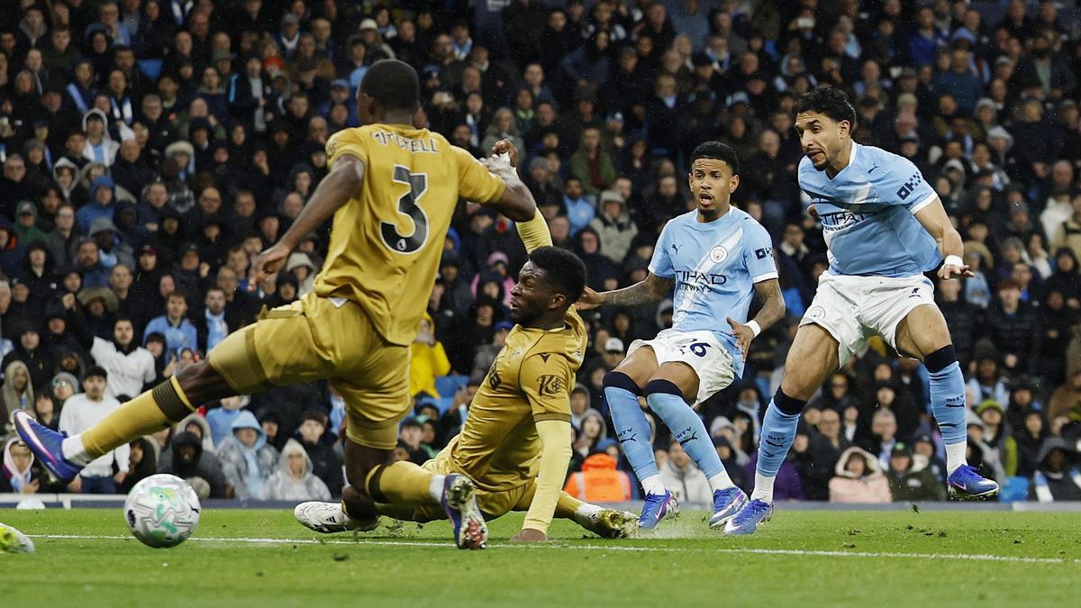 Premier League title race: Manchester City keeps pressure on Arsenal with win over Crystal Palace