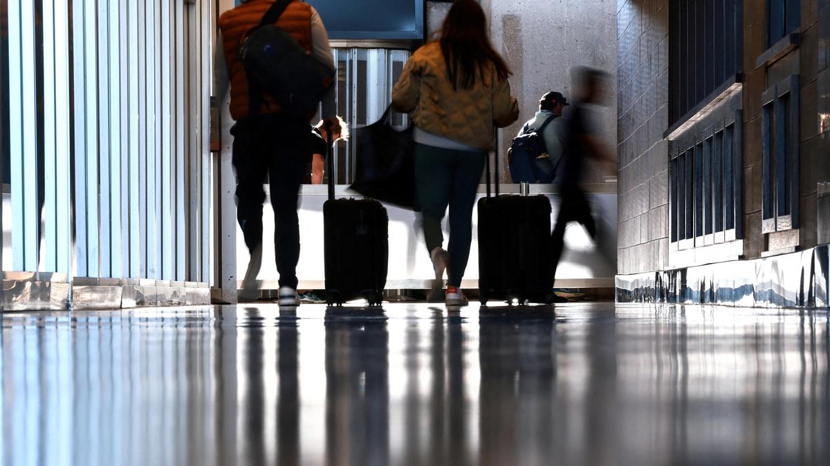 U.S. extends Ebola travel ban to Green Card holders