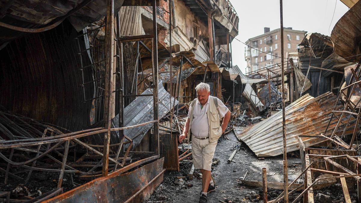 Russia threatens more strikes on Kyiv, urges foreigners to leave city