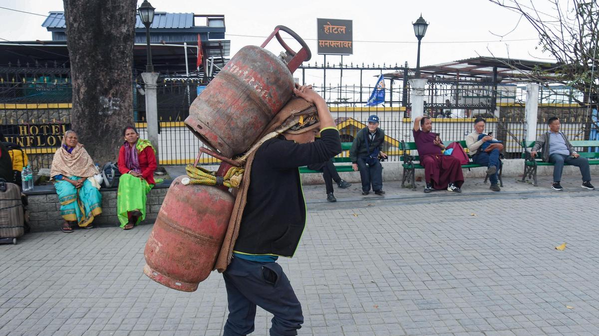 Aviation fuel prices for domestic carriers kept unchanged, commercial LPG prices hiked