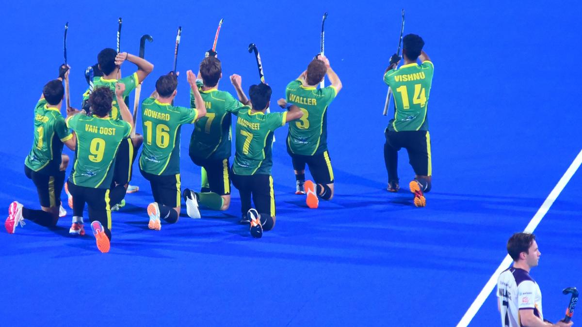 Boon’s ’trick powers Royals into the final