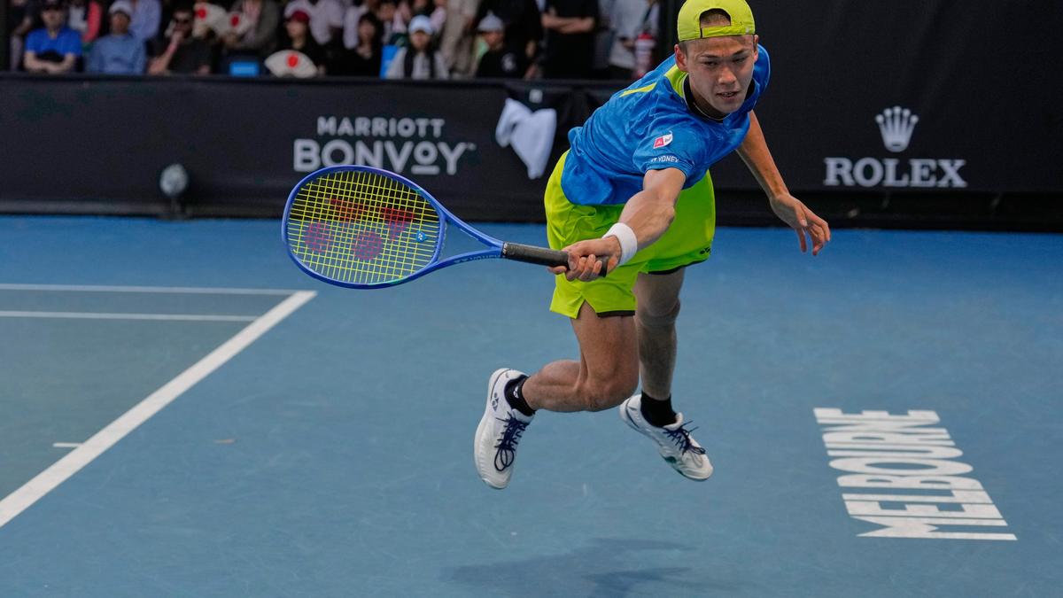 Sakamoto to face Crawford in semis
