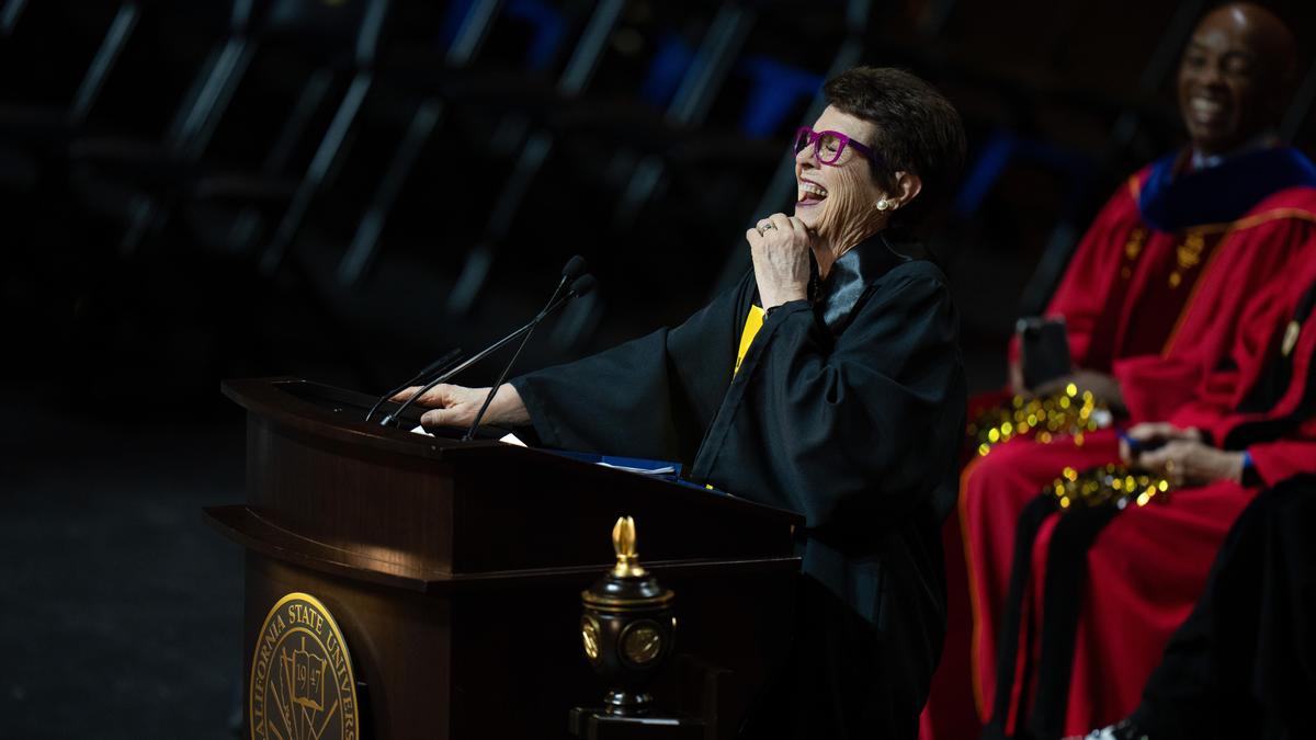 Tennis icon Billie Jean King earns college degree at 82
