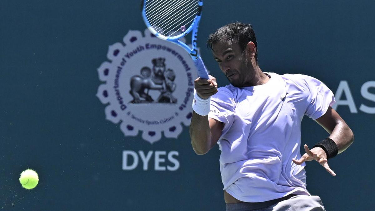 Sasikumar enters the last eight