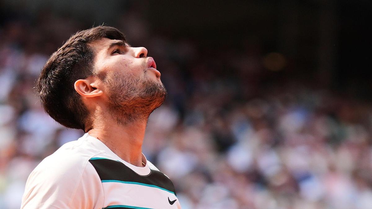 Carlos Alcaraz pulls out of Wimbledon because of wrist injury