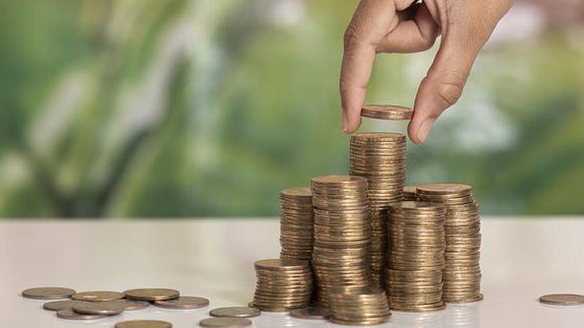 Rupee falls 20 paise to all-time low of 95.86 against U.S. dollar in early trade