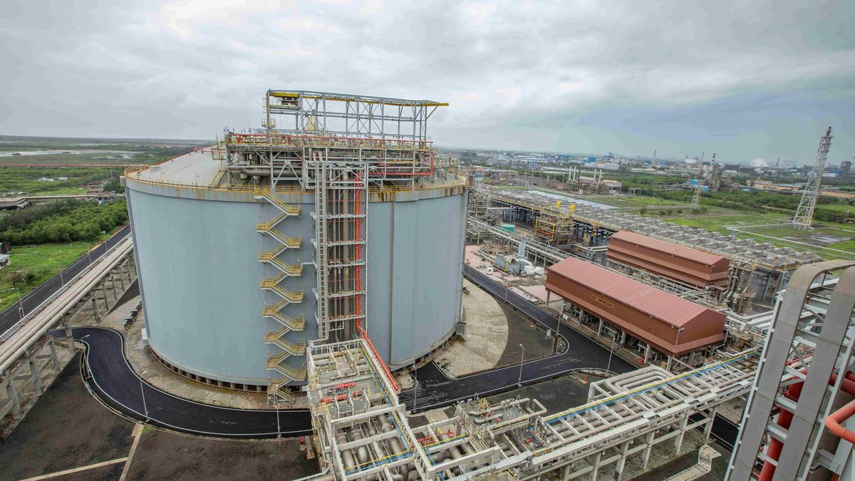 Petronet LNG Q4 net profit soars fuelled by favourable gas prices before conflict pressures