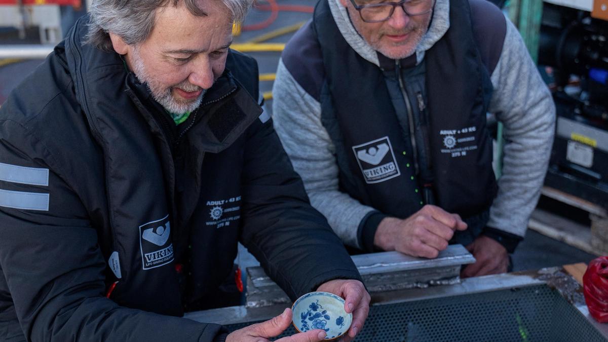Norway recovers porcelain, chandeliers from 18th century shipwreck