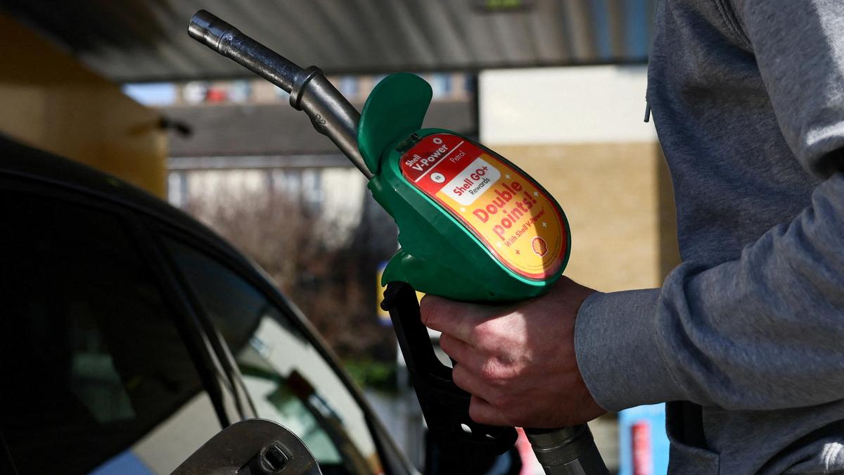Oil slips again as U.S., Iran sign peace deal
