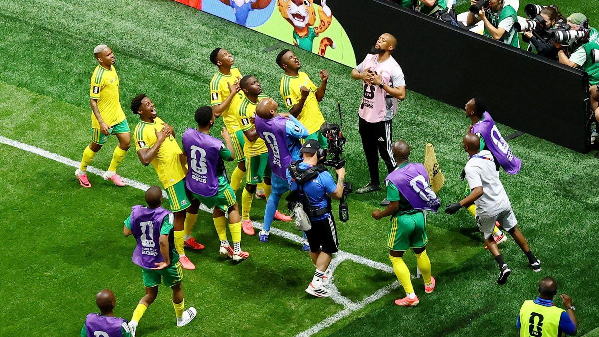 South Africa salvage draw with late penalty after Czechs take early lead