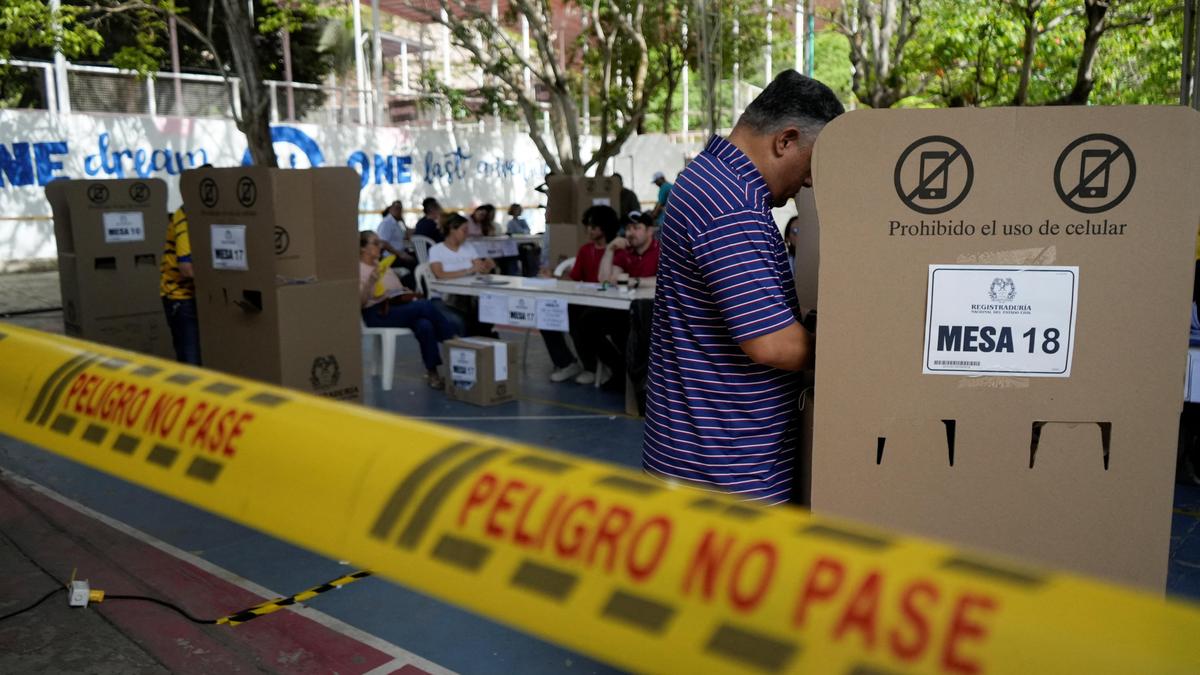 Colombians vote in Presidential runoff
