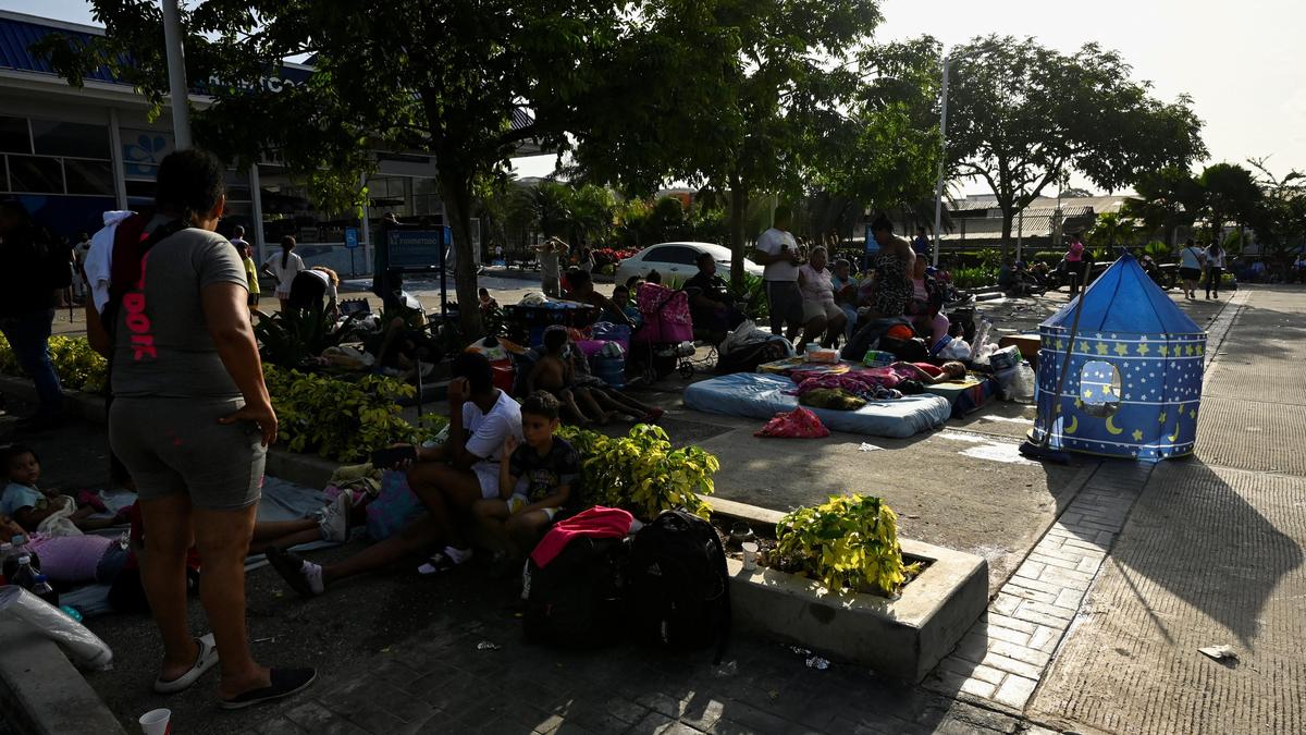 Venezuela earthquake: On the streets and in hospitals, Venezuelans scramble to save lives