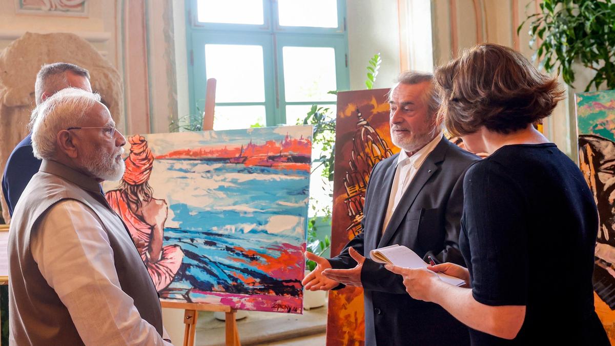 “Varanasi in Bratislava”: PM Modi visits unique exhibition crafted by Slovak artisans at Presidential Palace
