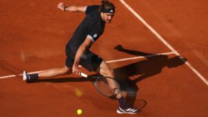 Resolute Zverev reels in Mensik to return to French Open final