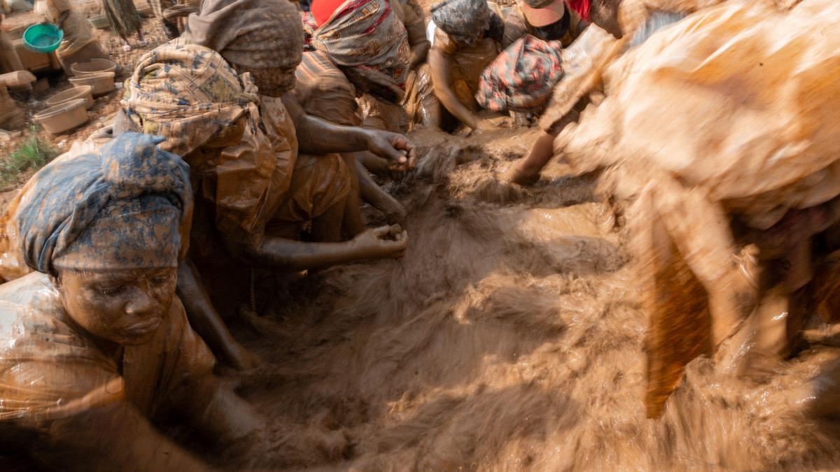 Need forces DR Congo gold miners to keep working despite Ebola